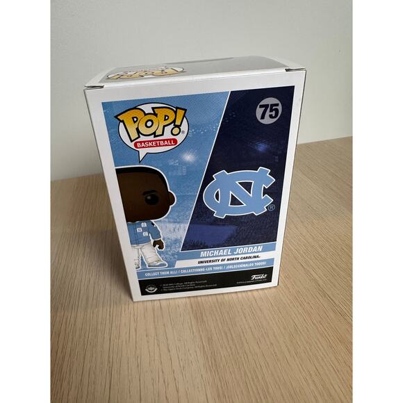 Michael Jordan In Warm-Ups Funko Pop #75 UNC Basketball Vinyl Figure Brand New - Picture 4 of 5